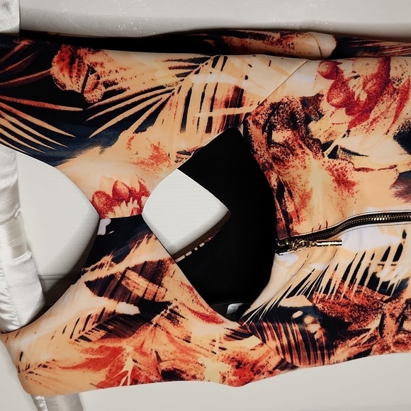 Guess Summer Escape Coral Crop Top Size XS NWT - Picture 5 of 13